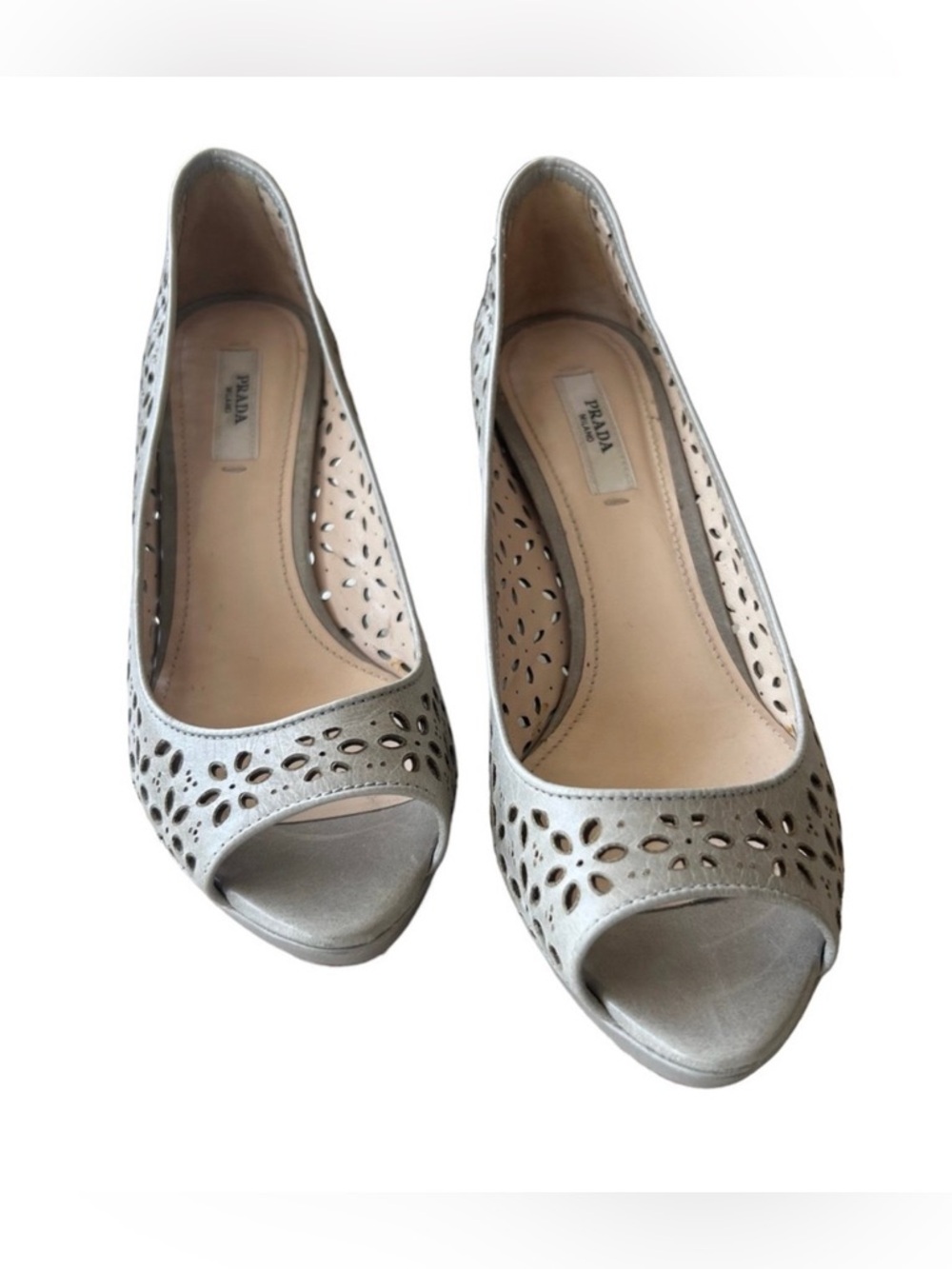 Prada Milano Decolte Powder Perforated Heels Pumps - Picture 2 of 12